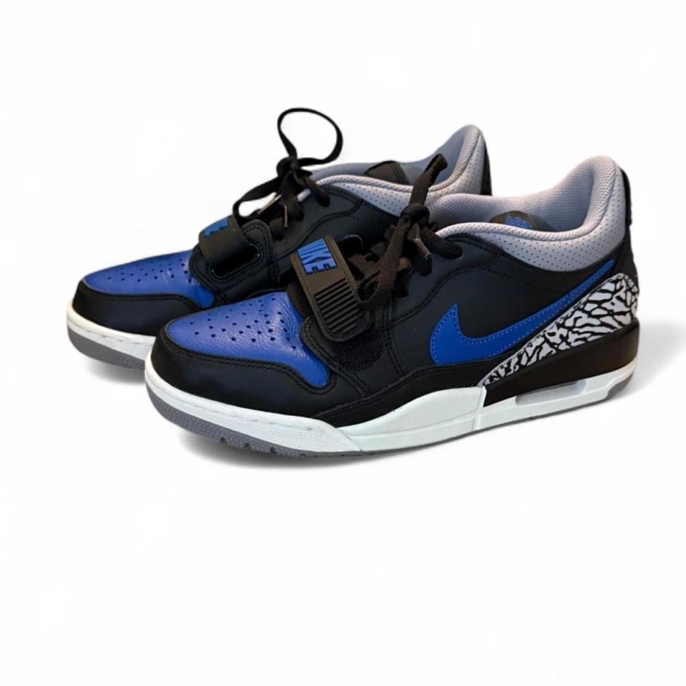 Nike Men’s Jordan Legacy Sneakers